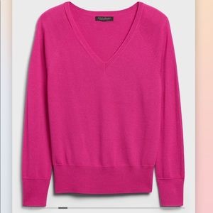 NWT Banana Republic pink vneck merino wool sweater